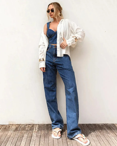Calça Jeans Feminina Reta Cintura Alta Detalhe Costura Sky